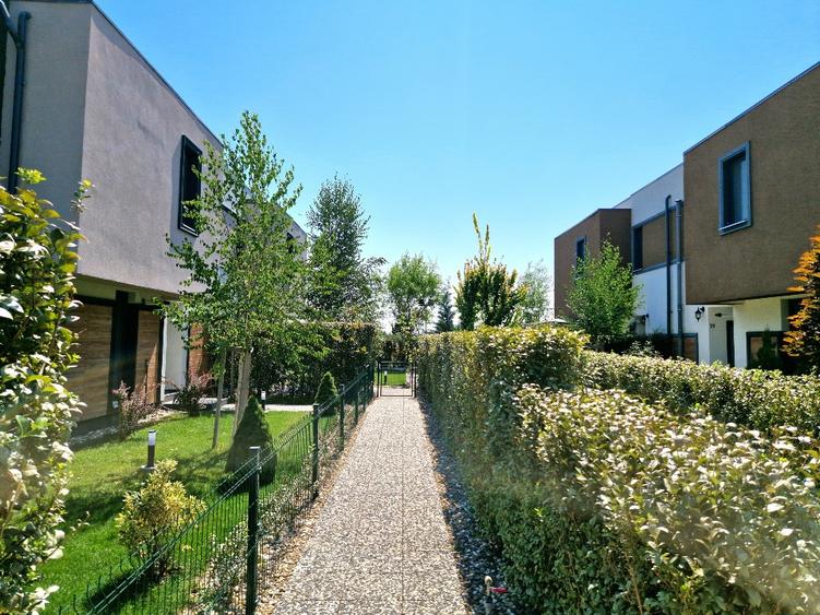 Snagov Plaza Houses – Locuințe cu grădină la doar 200 m de DN1
