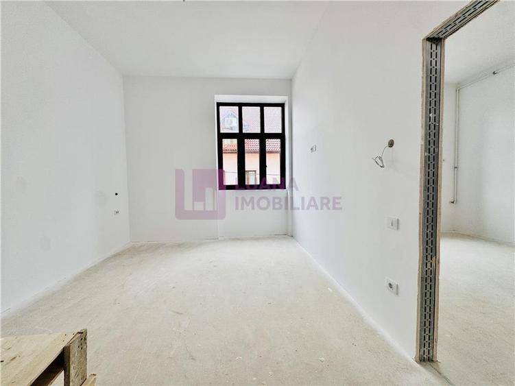 Apartament cu 3 camere de vanzare | Centru | renovat integral | pivnita