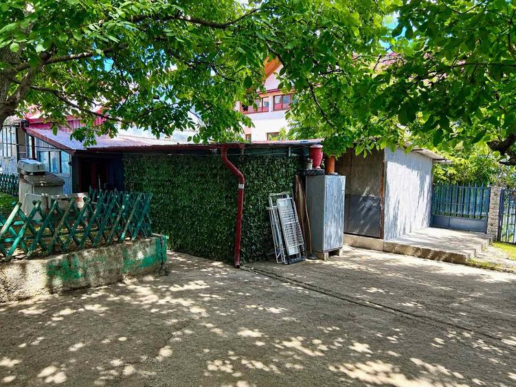 Teren intravilan Iasi 371 mp cu casă bătrânească Tătărași – Ciric, 19 m deschidere la asfalt, Toate utilitățile