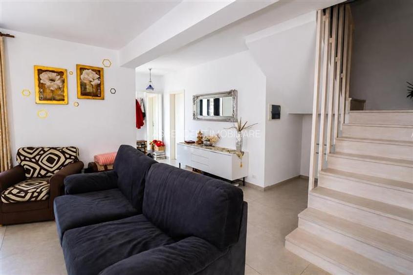 Casa familiala,3 dormitoare,incazire pardoseala,terasa,530 mp teren,Sanpetru, Br - 25