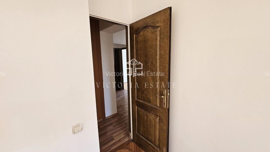Apartament de vanzare, 3 camere decomandat.Republicii - 6