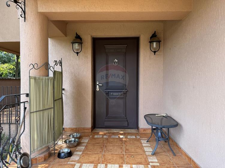 Casă de închiriat | 4 camere | Teren 530 mp | Otopeni