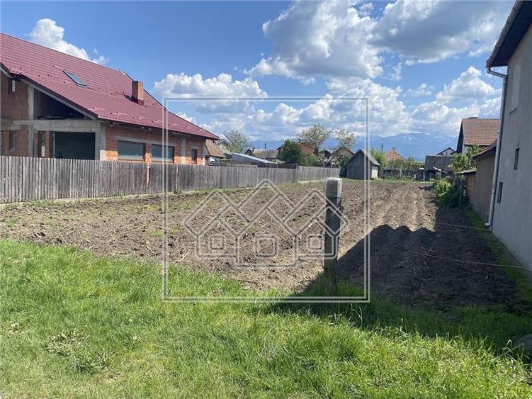 Vand teren intravilan, de 898 mp, in Avrig, Sibiu