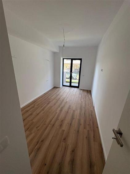 Apartament de vanzare cu 3 camere Tractorul
