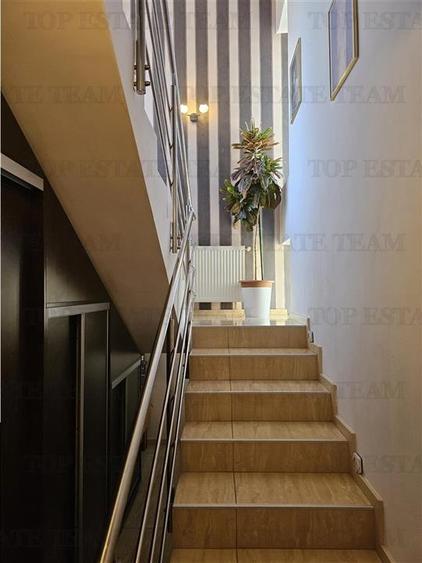 Vila lux 5 camere cu gradina superba centru Domnesti