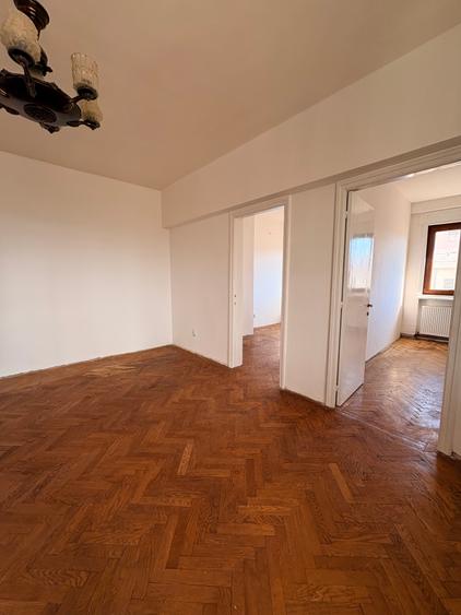 Piata Alba Iulia str Valeriu Braniste, centrala proprie, bloc in curte linistita