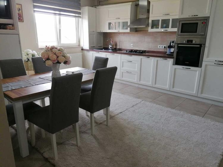 Apartament 3 camere/ 2 balcoane/ Parcare inclusa/ Zona Cetatii