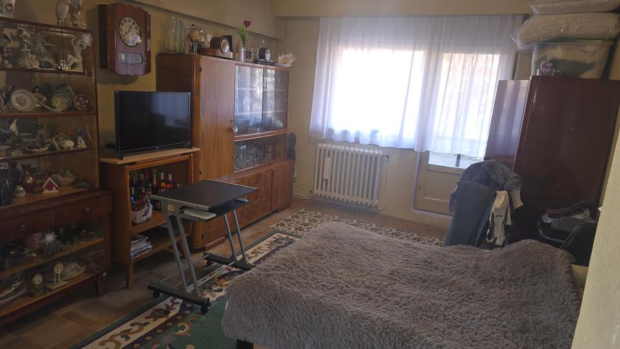 Vand apartament 3 camere decomandat in Deva. zona Lido (Casa de Pensii), etaj 2,