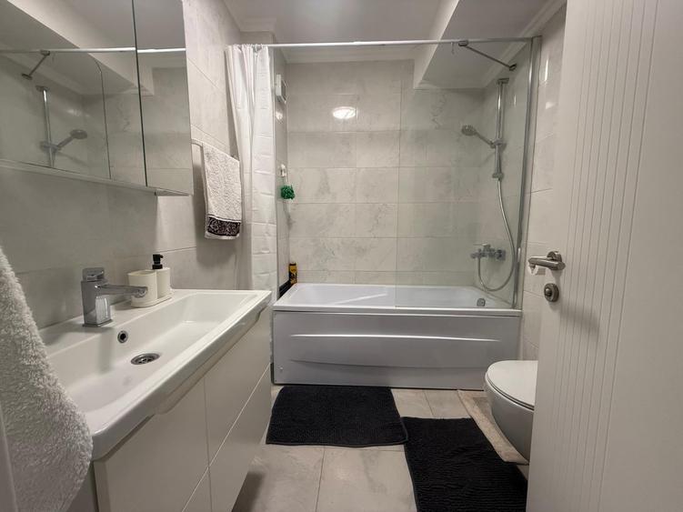 Mamaia -- Apartament nou, cu loc de parcare