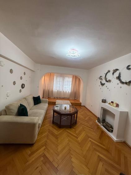 Apartament 3 camere Garii, parter cu balcon 14mp.
