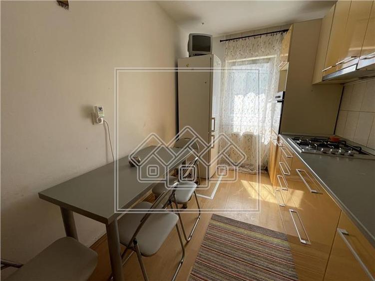Apartament spatios cu 3 camere, Str. Scoala de Inot