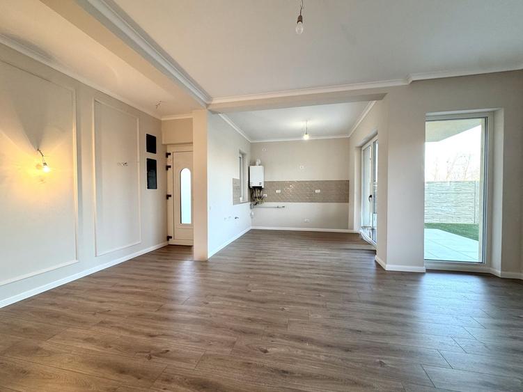 Duplex modern cu grădină, la intrare în Moșnița Nouă
