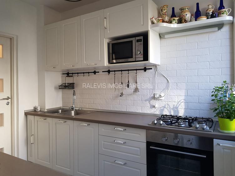 Apartament 3 camere, et 2/10, parcare, piata Unirii - 13