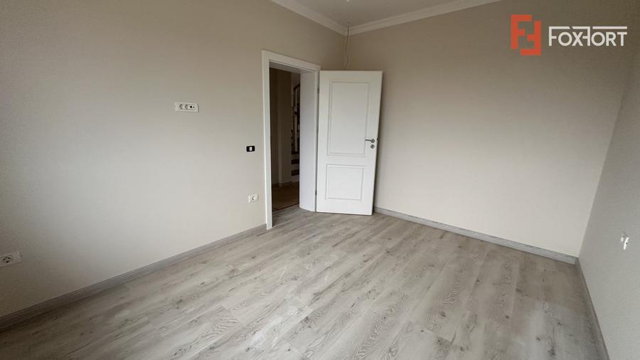Duplex cu 5 camere despartit prin garaj, zona Giroc