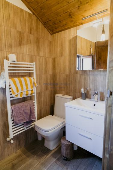 Casă solid construită, teren generos de 1.400 mp, Vâlcele
