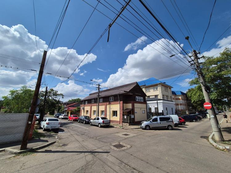Buzau Casa langa liceul Hasdeu, langa pe str. Plevnei