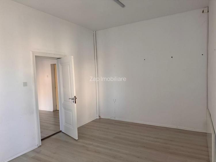 Cladire birouri / spatiu comercial - 584 mp  - Comision ZERO - 17