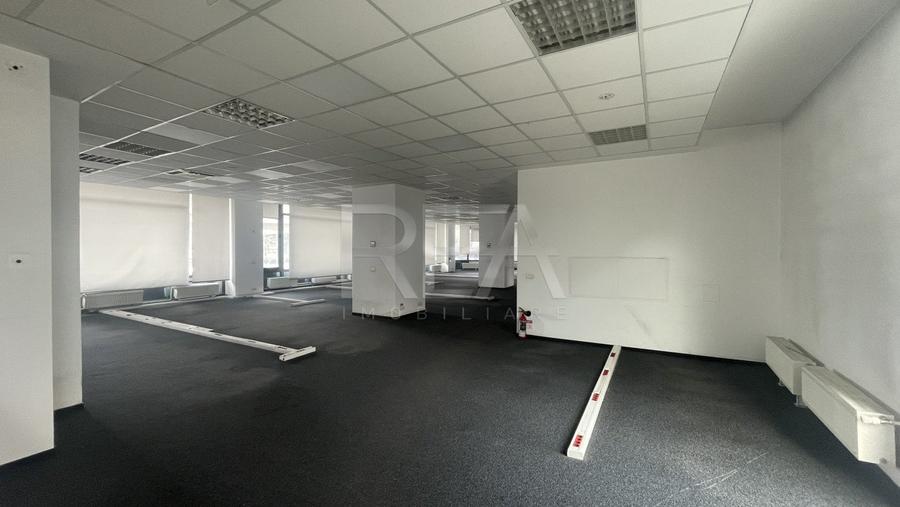 SPATIU COMERCIAL PASAJ BASARAB - CALEA GRIVITEI