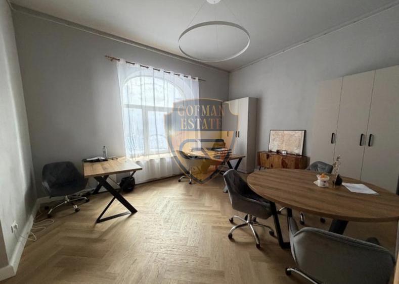 Spatiu 5 camere Centru Vechi Peninsula 125mp + 2 boxe, 2 bai, parter total 146mp