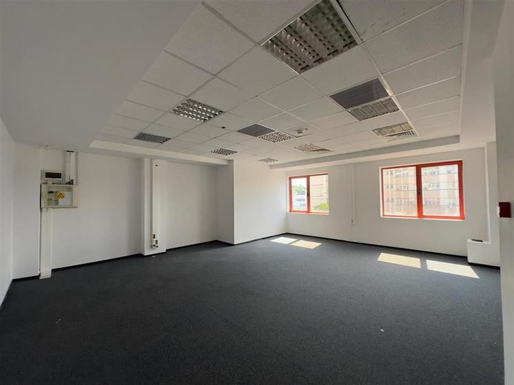 Spatii birouri, retail, str. Niciman semicentru de la 10mp la 300mp