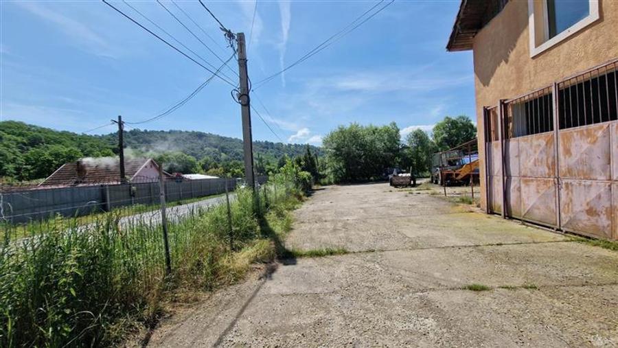 Farliug Servis Auto 65 000 euro,Corp camere 45 000 euro