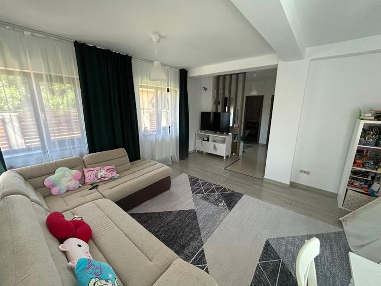 Casă tip duplex P+1+M, structură beton, curte 400 mp, 2 parcări – Domnești
