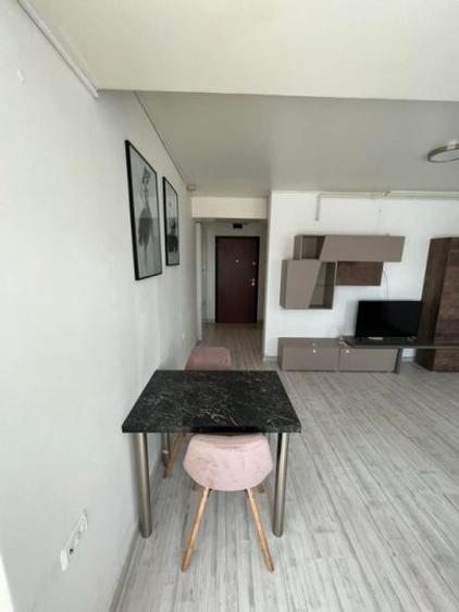 Apartament de vânzare cu 2 camere de vânzare, zona Vivo