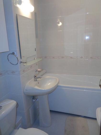 Apartament 3 camere, Centru, finisaje moderne, mobilat, centrala - DIN 1 MAI