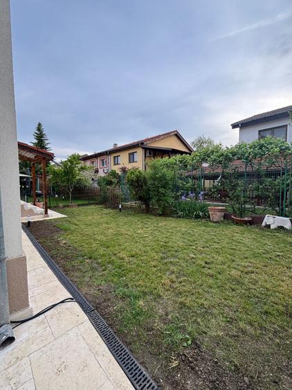Vila lux/4 camere/Jollie Ville Tunari/cartierul Gama Delta/nou renovat