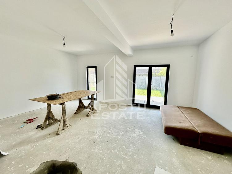 Duplex alipit cu 4 camere situat in vatra satului din Giroc
