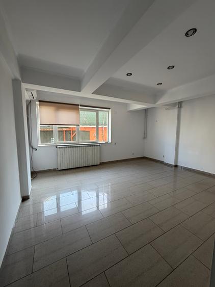 Piata Romana, cladire birouri 2004, 6 camere nemobilate, etaj 4+5/5, fara lift