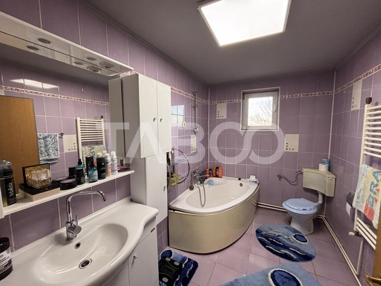 Casa individuala de vanzare cu 5 camere +spatiu comercial 3 bai Sibiu
