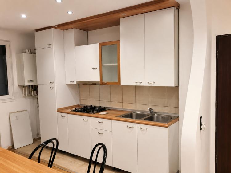 Apartament cu 3 dormitoare, Cart. Manastur, 4-5 statii de Centru