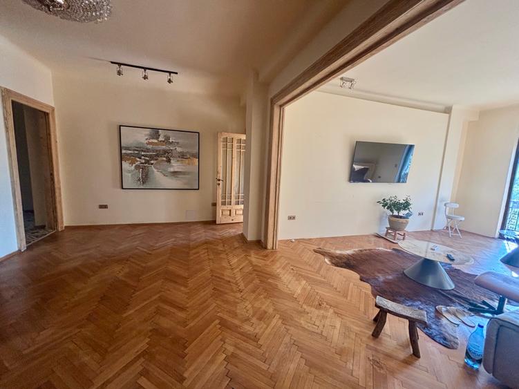Inchiriere apartament cu 4 camere cu vedere in Parcul Cismigiu