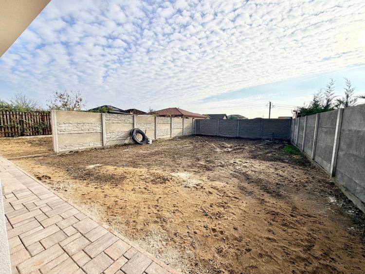 Duplex 4 camere izolat fonic - pozitie excelenta - cartier asfaltat - Mosnita