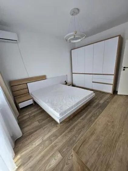 Casa + curte , 4 camere , zona Valea Adanca