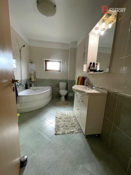 Casa individuala cu 7 camere si teren de 431 mp, zona Lipovei