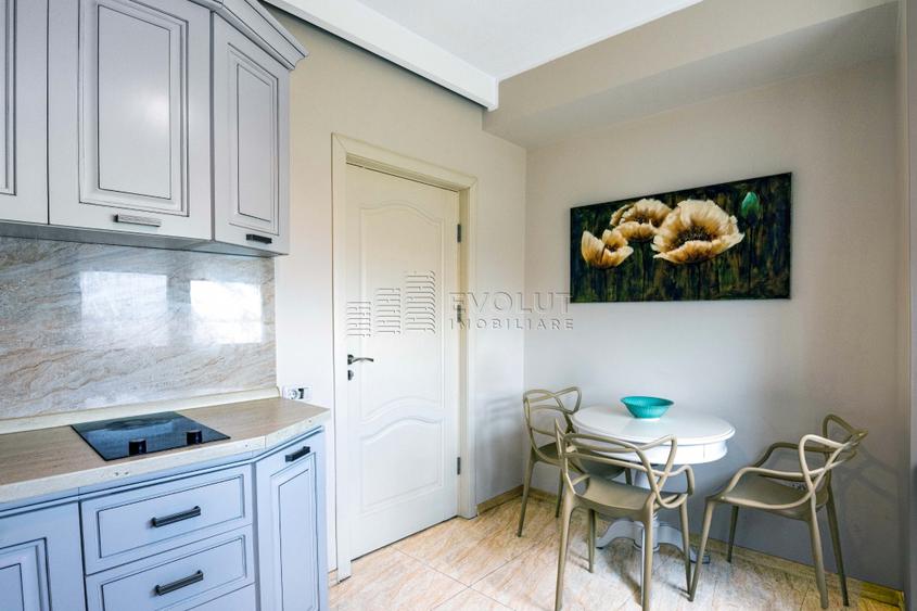 Mamaia Central- apartament 3 camere frontal lac