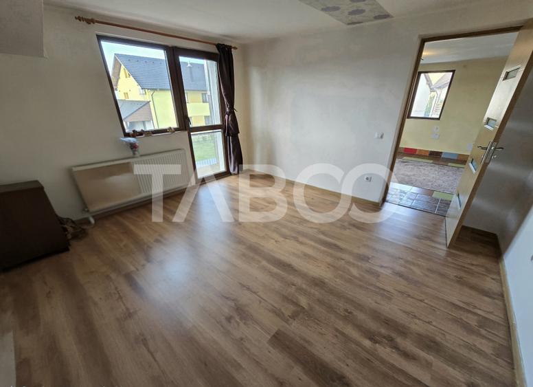Casa de vanzare cu 6 camere 2 parcari curte libera 200 mp in Selimbar