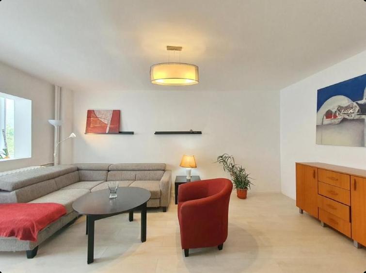Apartament luminos cu doua camere decomandat, Turda
