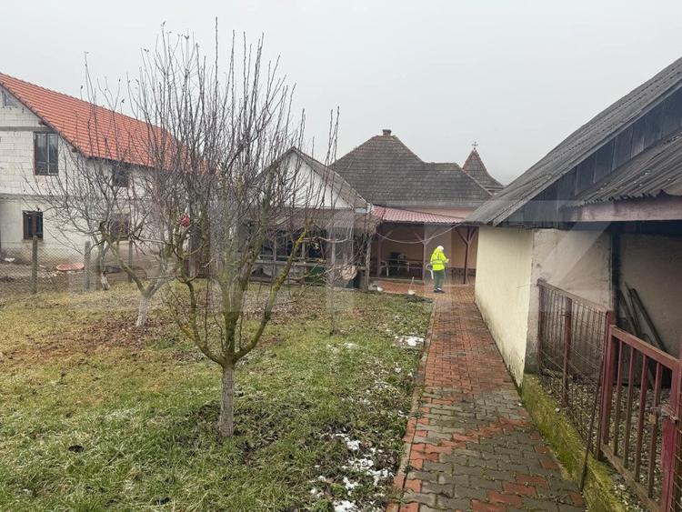 Casa individuala cu 2 camere, 160 mp utili, teren 3800 mp, Bistrita