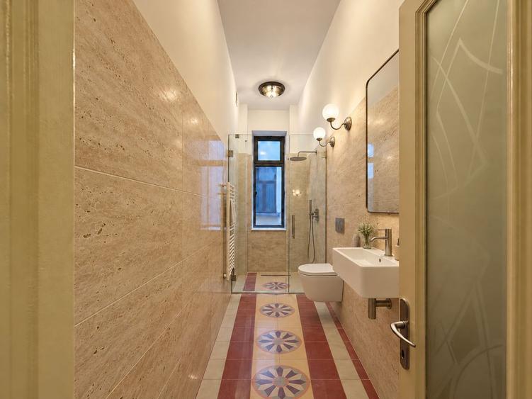 Apartament interbelic cu șemineu și balcon | Lângă Parcul Cișmigiu