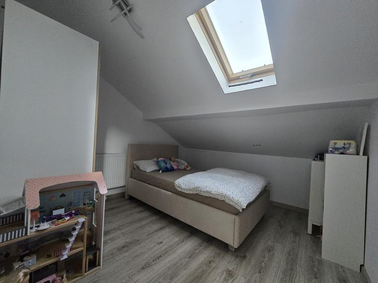 Apartament pe 2 niveluri,et.1+mansarda,3 dormitoare,2 bai,Popas Pacurari: 160956