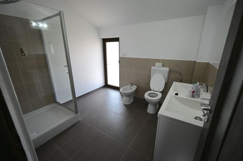 Casă / Vilă cu 4 camere de închiriat în zona Aradului