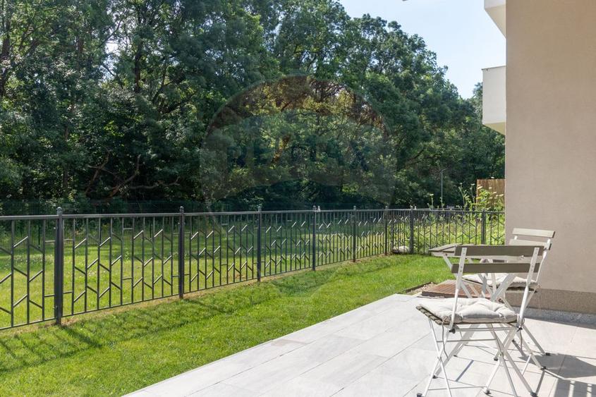 Apartament cu grădină proprie de 76 mp și vedere directă către pădure