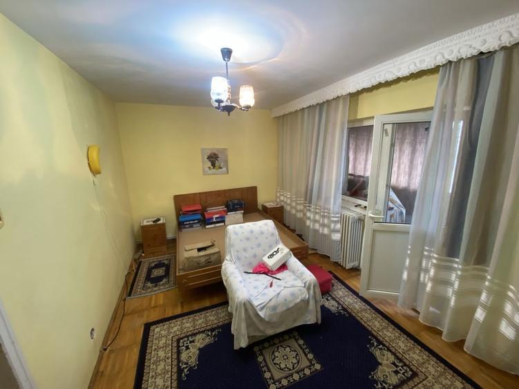 Vând ap 4 camere/ et.3/3 /Focșani, VN-LICEUL PEDAGOGIC