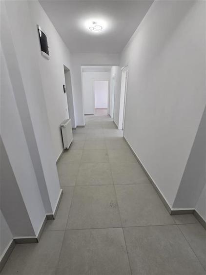 Apartament 3 Camere | Zona Tractorul | 2 Balcoane | NOU