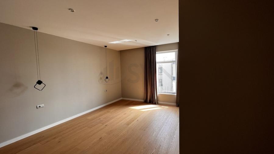REA1015960 Penthouse spectaculos cu vedere spre lac