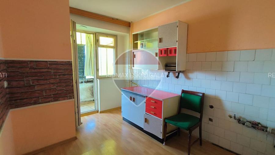 Apartament cu 3 camere de vânzare -decomandat- Micro 13, Galați - 9
