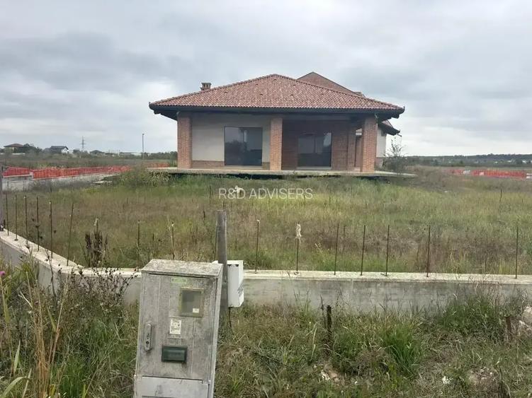 Casa 10 camere Nefinalizata 600 m Utili 2500 m Teren Padure 400 m - 2